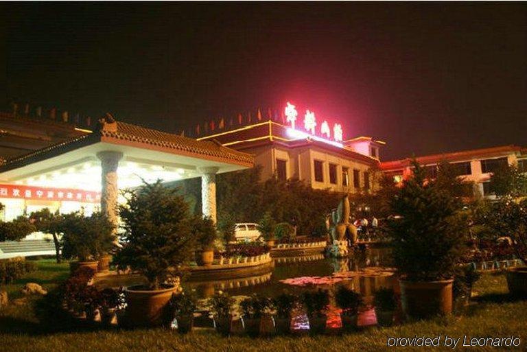 Shungeng Hillview Hotel Jinan Bagian luar foto