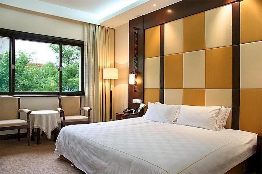 Shungeng Hillview Hotel Jinan Bagian luar foto