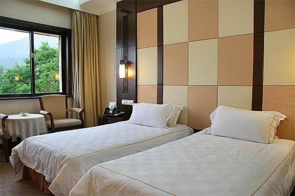 Shungeng Hillview Hotel Jinan Bagian luar foto