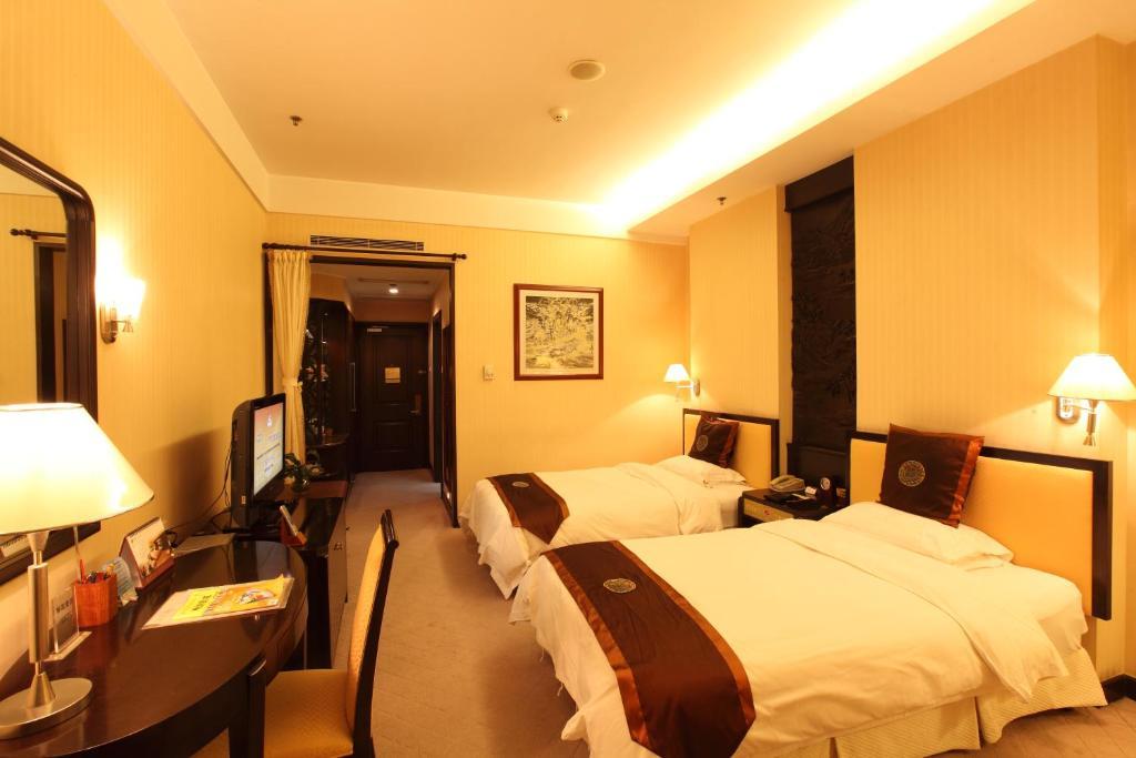 Shungeng Hillview Hotel Jinan Bagian luar foto