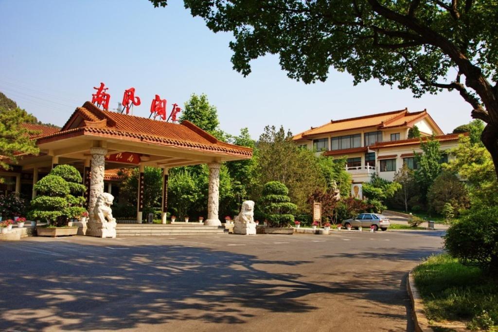 Shungeng Hillview Hotel Jinan Bagian luar foto