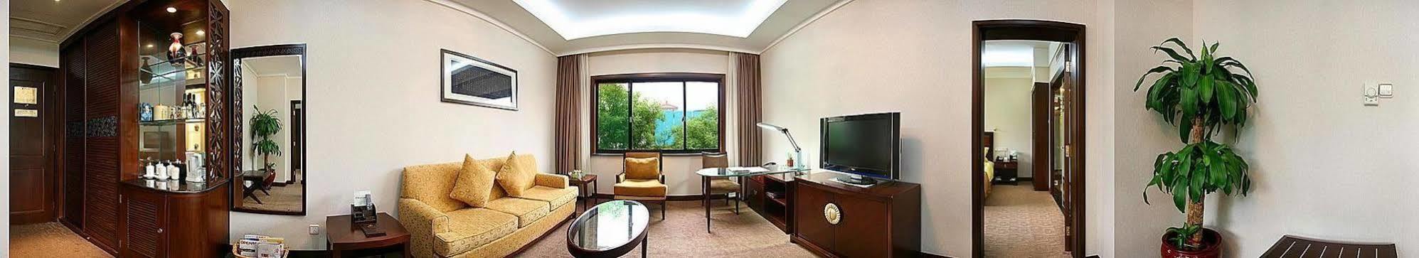 Shungeng Hillview Hotel Jinan Bagian luar foto